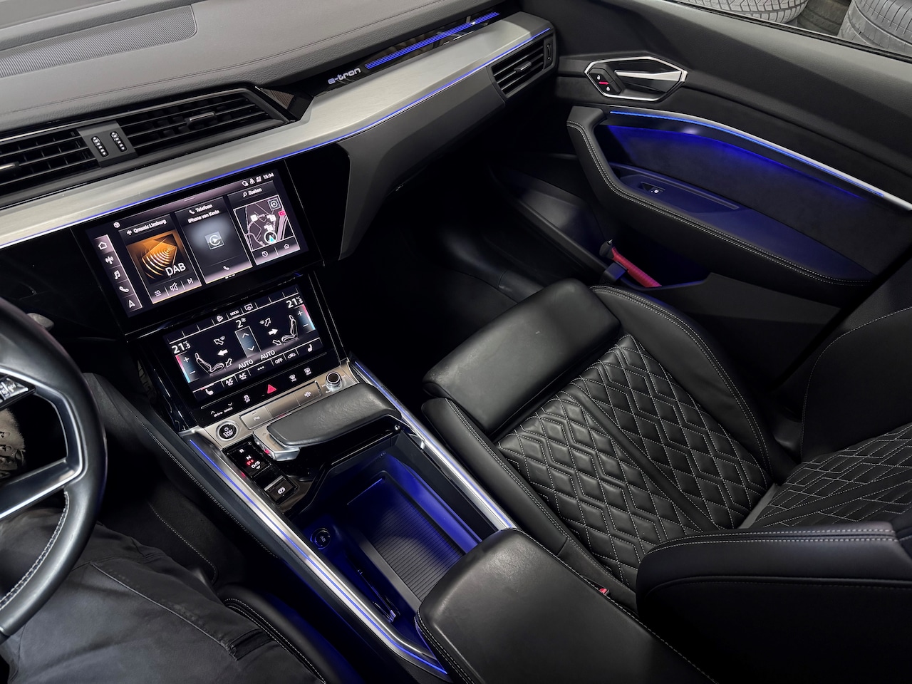 Audi e-tron Sportback - 50 quattro S edition | Audi RS Stoelen | 22inch Velgen