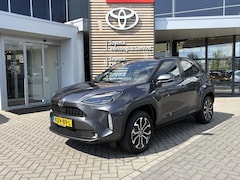 Toyota Yaris Cross - 1.5 HYBRID 115 FIRST-EDITION STOEL/STUURVERW KEYLESS DRAADLOOS-LADEN APPLE/ANDROID CAMERA