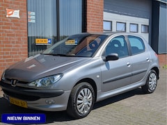 Peugeot 206 - 1.4-16V Gentry Premium