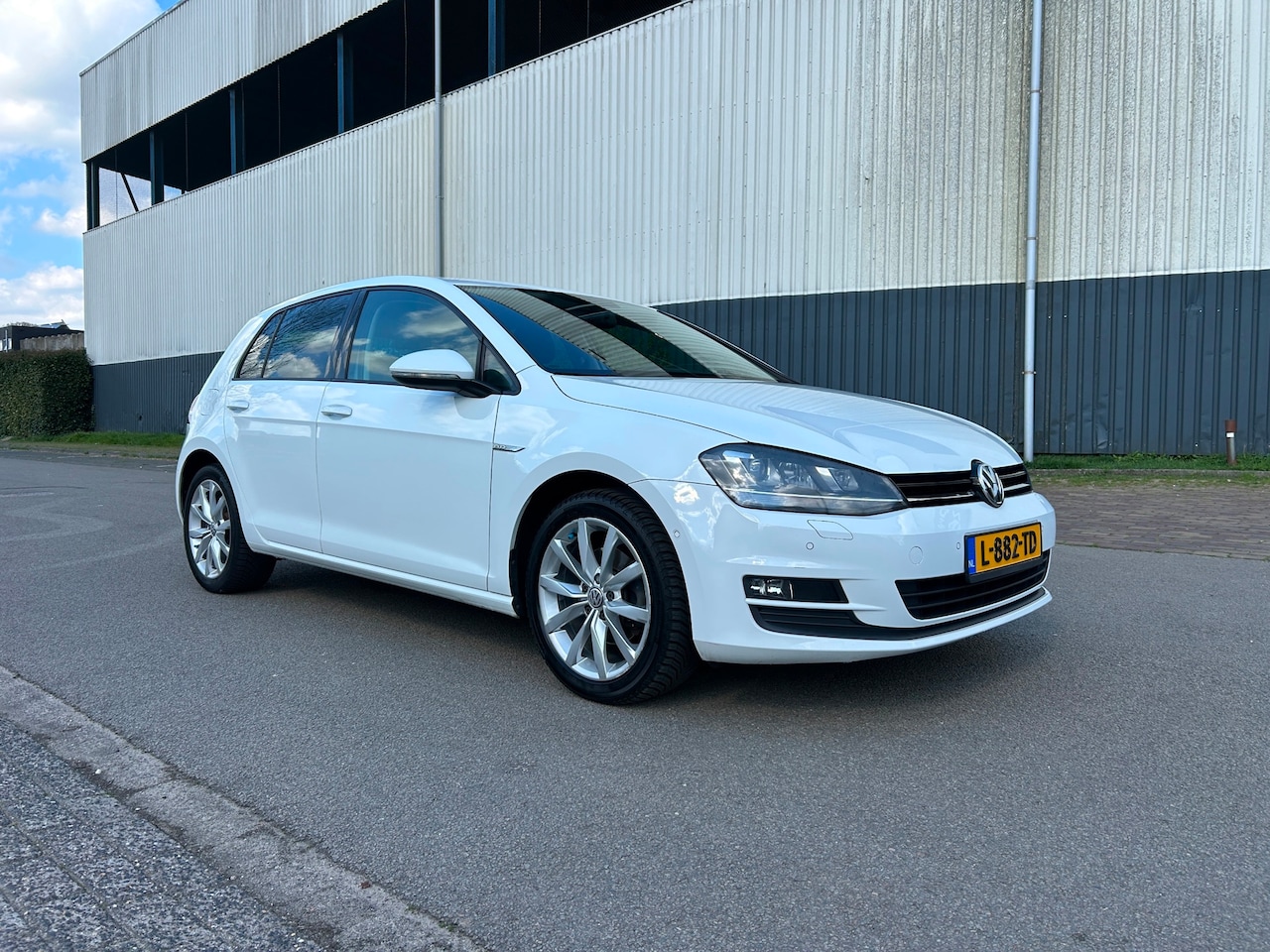 Volkswagen Golf - 1.4 TSI Highline Camera/Navi/Stoelverwarming/Xenon - AutoWereld.nl