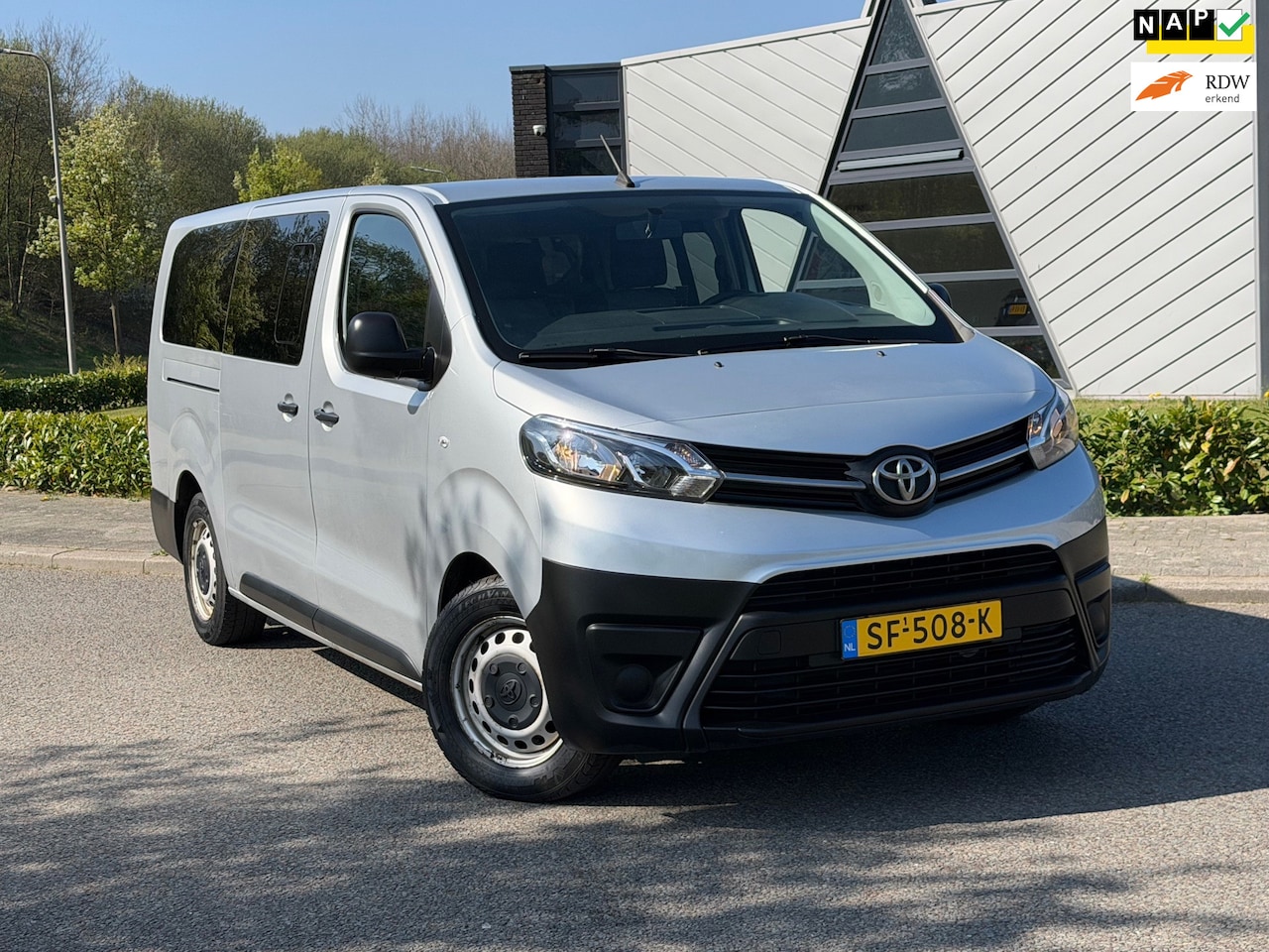 Toyota ProAce Shuttle - 1.6 D-4D Cool Comfort Long 9 persoons | pano | Airco | Cruise | Radio | - AutoWereld.nl