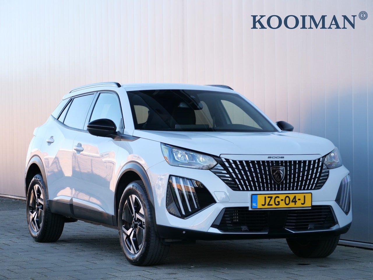 Peugeot 2008 - 1.2 Hybrid 136 Pk Allure Automaat DAB / Apple Carplay / PDC / 17 inch - AutoWereld.nl