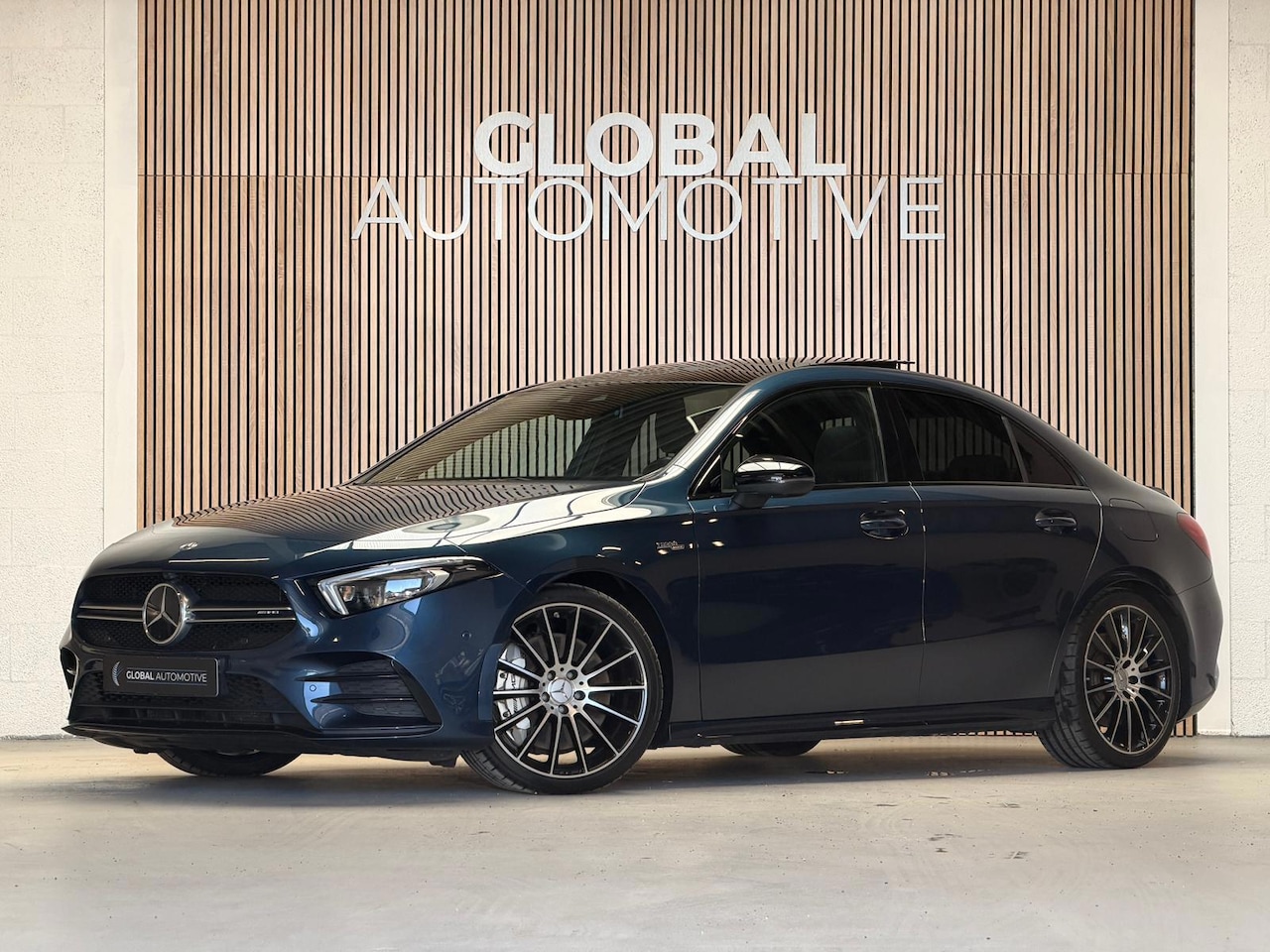 Mercedes-Benz A-klasse - AMG 35 4MATIC Premium Plus - BURMESTER - PANO - HEAD UP - AutoWereld.nl