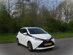 Toyota Aygo - 1.0 VVT-i x-play . 5 drs . Carplay . Cruiscontrol . Airco . Elec ramen . enz