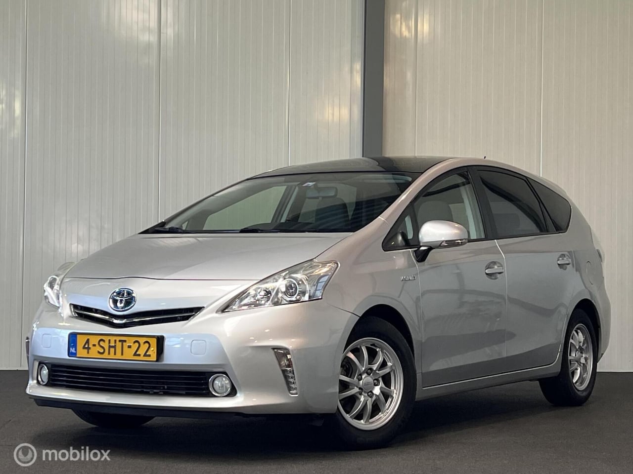 Toyota Prius Wagon - 1.8 Aspiration 7pers. [ NAP panorama HUD camera ] - AutoWereld.nl