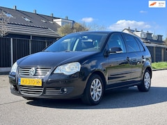 Volkswagen Polo - 1.4-16V Trendline 5DR*Stoelverwarming*Airco*LM velgen*Elektrische ramen*APK