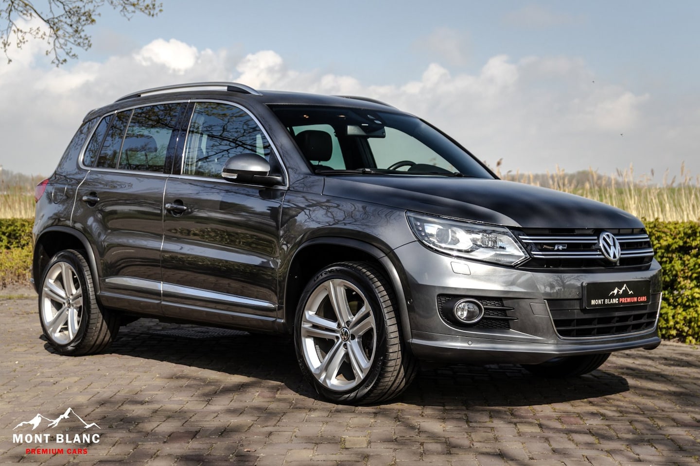 Volkswagen Tiguan - 2.0 TSI Sport&Style 4motion R-line Edition|Keyless|DCC|Xenon|Pano. - AutoWereld.nl
