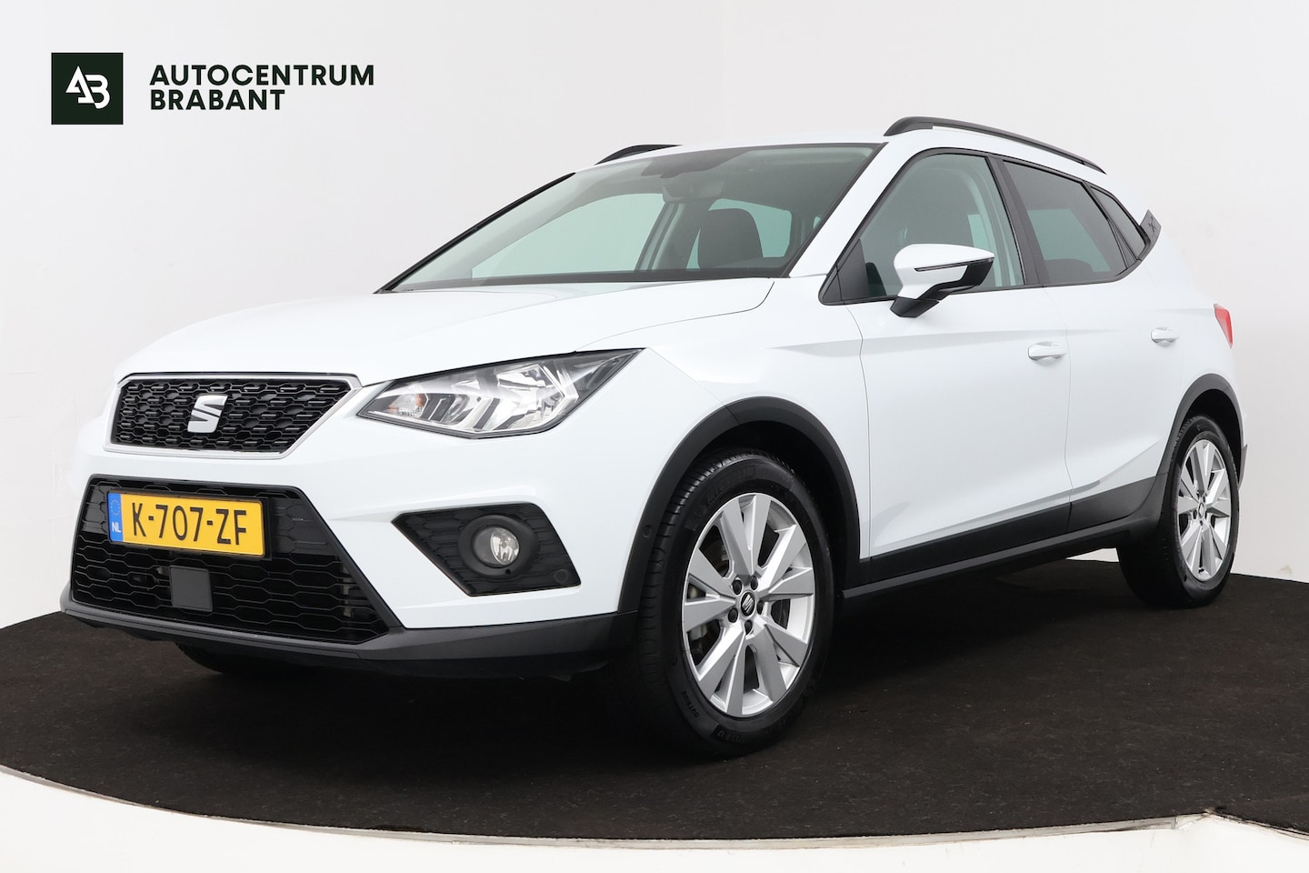SEAT Arona - 1.0 TSI Style Business Intense (ACHTERUITRIJCAMERA, CRUISE ADAPTIEF, CARPLAY, PARKEERSENSO - AutoWereld.nl
