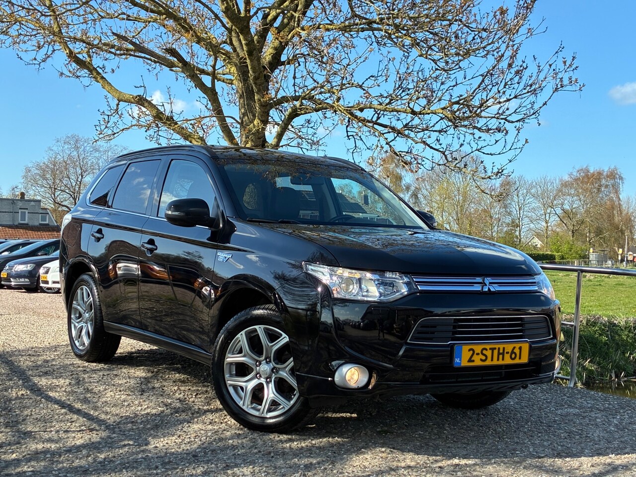 Mitsubishi Outlander - 2.0 PHEV Instyle | Schuif/kantel dak + Leder + Cruise + Clima nu € 12.975,-!!! - AutoWereld.nl