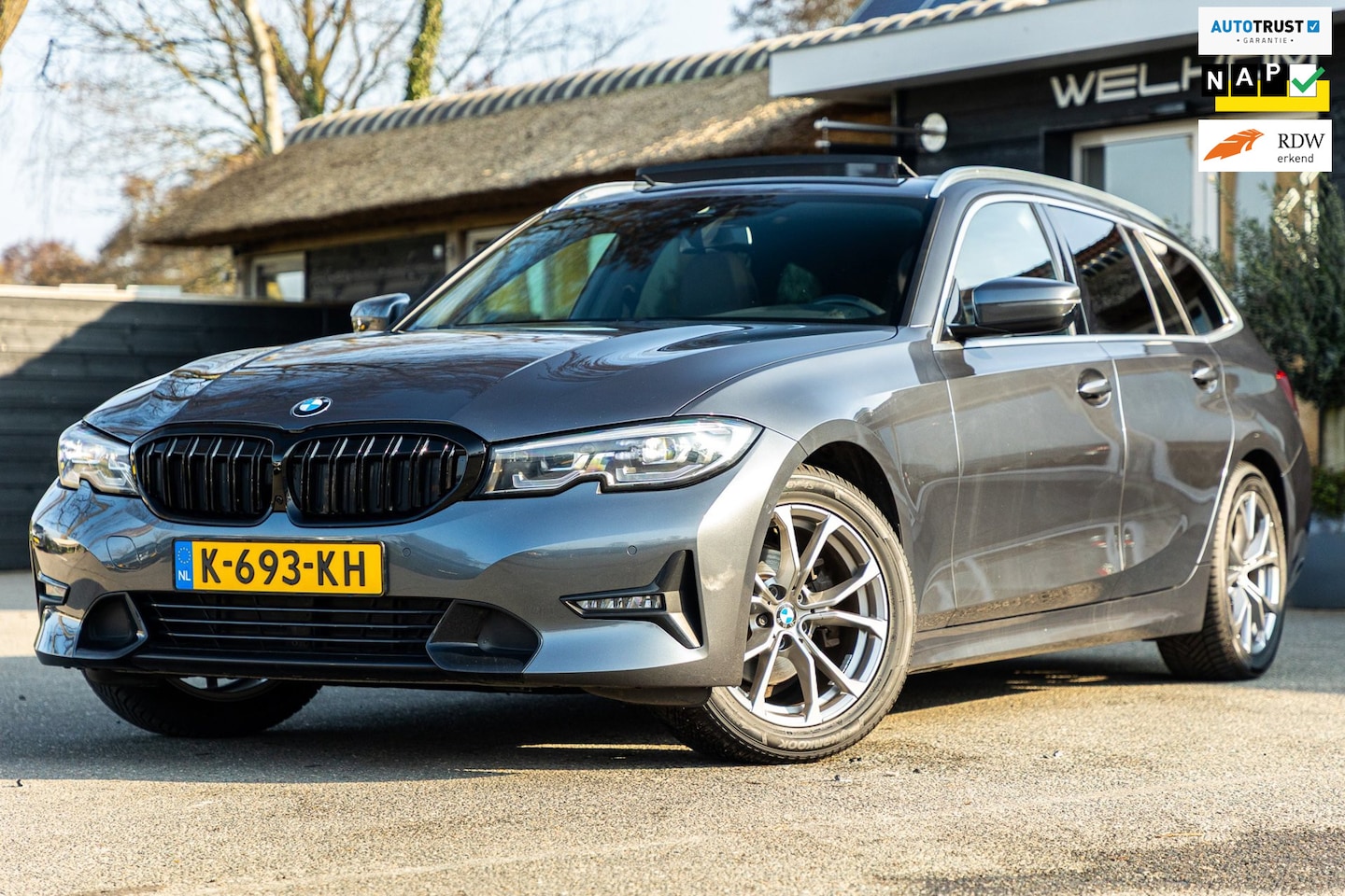 BMW 3-serie Touring - 318i High Executive Edition I NAP I Panoramadak I 1e Eigenaar I Zeer netjes I BTW - AutoWereld.nl