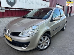 Renault Clio - 1.6-16V Dynamique Luxe // 97 DKM NAP // Clima // Cruise .C //