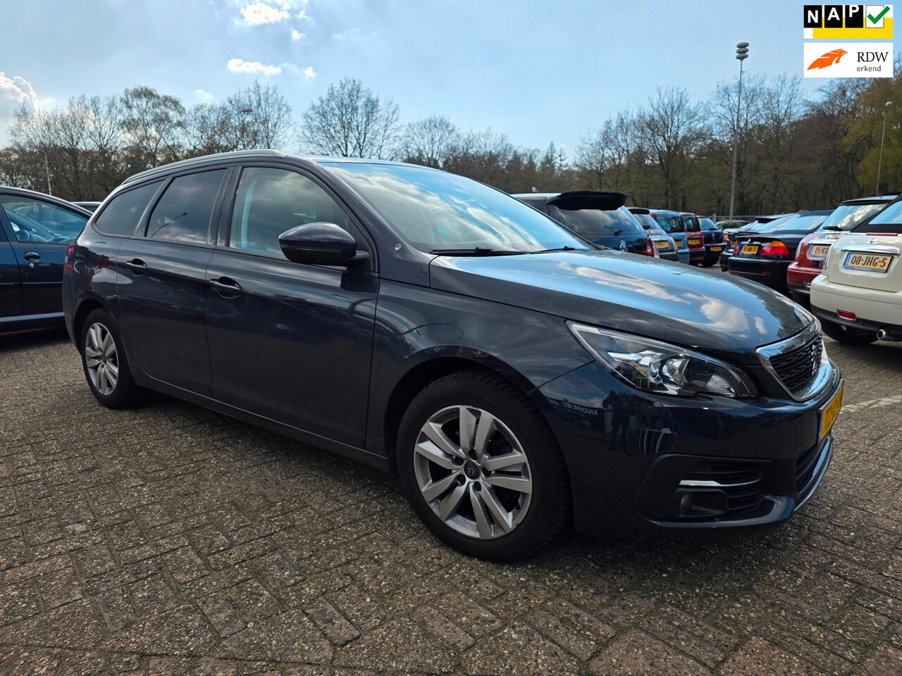 Peugeot 308 SW - 1.2 PureTech Blue Lease Executive 1.2 PureTech Blue Lease Executive - AutoWereld.nl