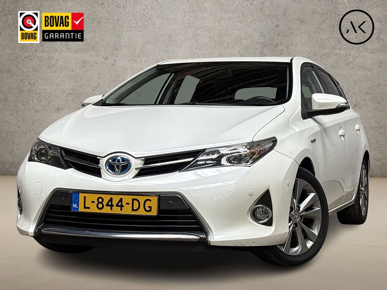 Toyota Auris - 1.8 Hybrid Sport Automaat (NAVIGATIE, CAMERA, STOELVERWARMING, SPORTSTOELEN, LM VELGEN, KE - AutoWereld.nl