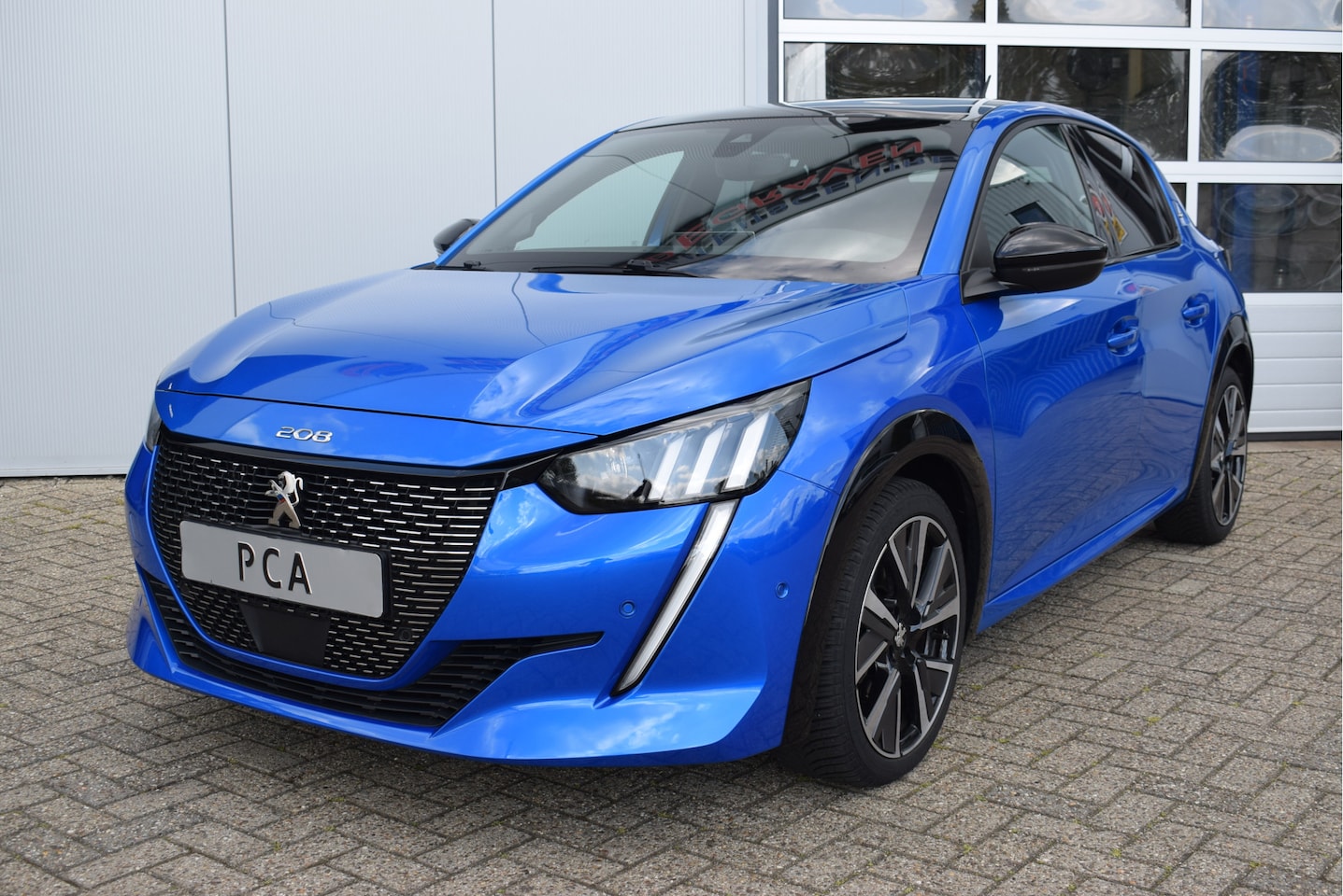 Peugeot 208 - 1.2 GT-Line 100PK | Panoramadak | Stoelverwarming | Camera - AutoWereld.nl