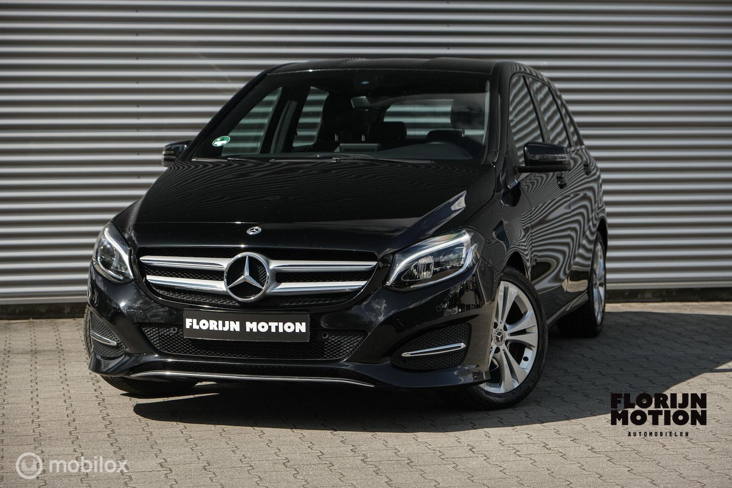 Mercedes-Benz B-klasse - 180 Ambition | Led high performance | All seasons | Donkere hemelbekleding | Nette auto | - AutoWereld.nl