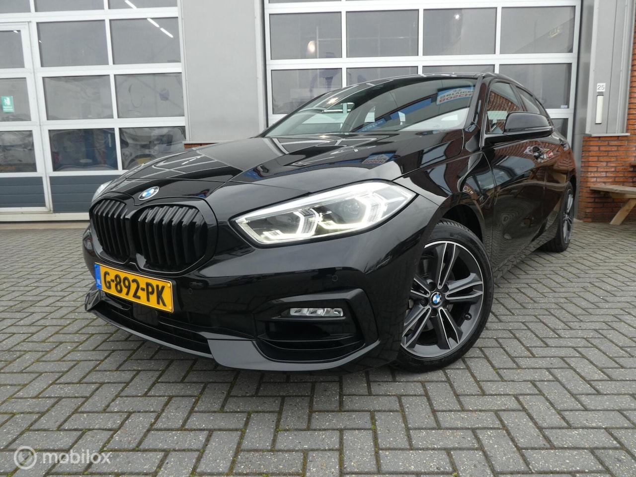 BMW 1-serie - 118i Edition Sport Line Shadow Executive 118i Edition Sport Line Shadow Executive - AutoWereld.nl