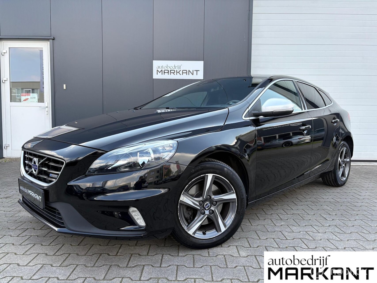 Volvo V40 - 2.0 T2 R-Design Leder / Trekhaak / Navi / Orig. NL - AutoWereld.nl