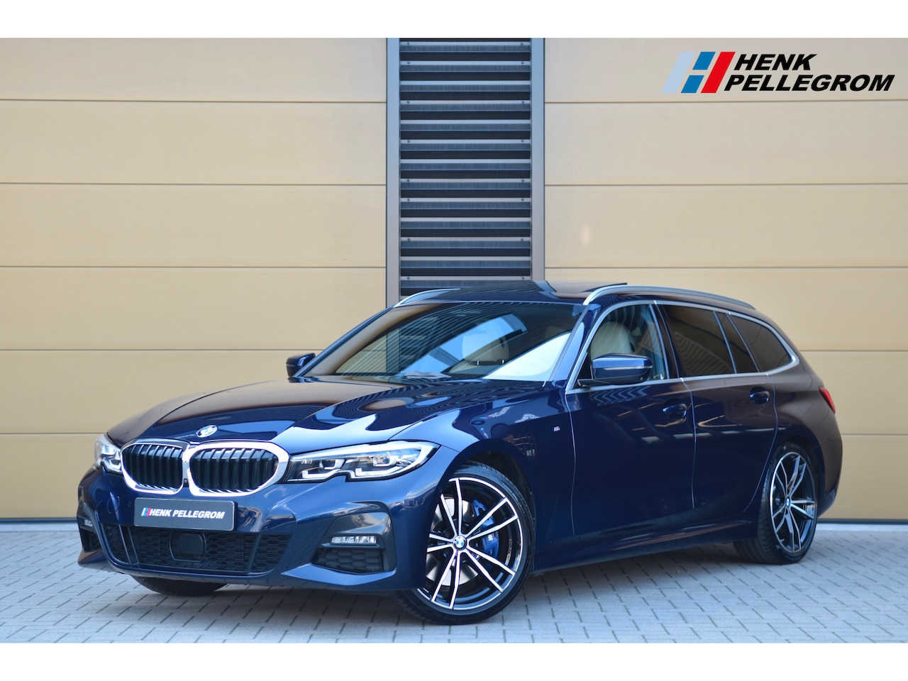 BMW 3-serie Touring - 330i High Executive Edition * M-Sportpakket * Panoramadak * Harman / Kardon * Trekhaak * - AutoWereld.nl