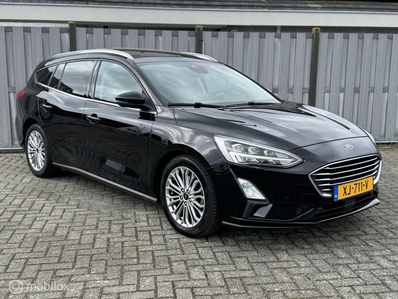 Ford Focus Wagon - 1.0 EcoBoost Titanium Panoramadak - AutoWereld.nl