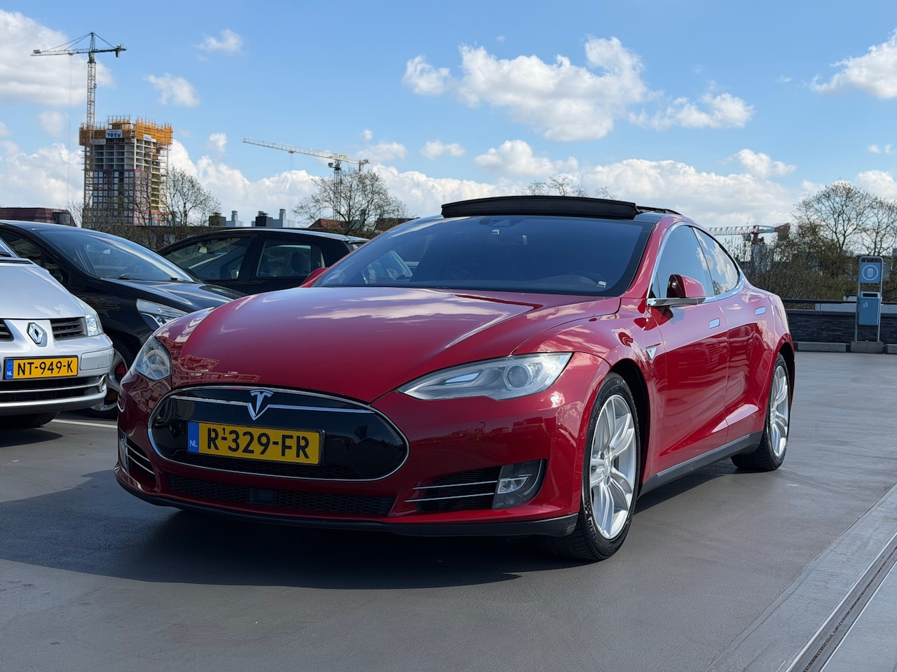 Tesla Model S - 85D Base Pano Autopilot Camera PDC LMV Leer Stuur en StoelVerwarming Vol Optie - AutoWereld.nl