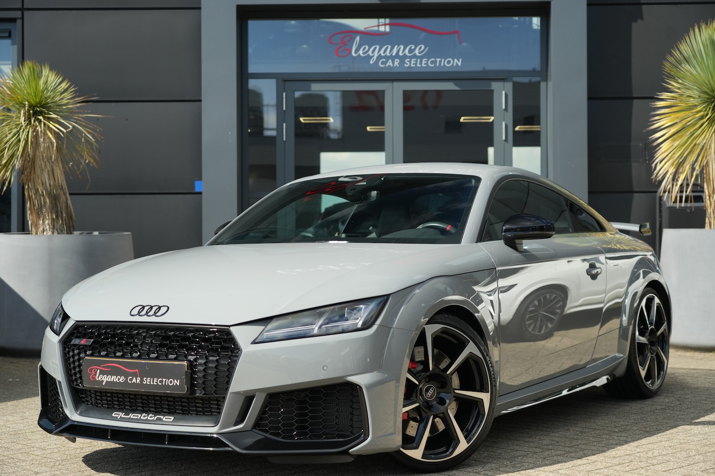 Audi TTRS - TT quattro 400pk Navigatie/Bang&Olufsen/Stoelverwarming - AutoWereld.nl