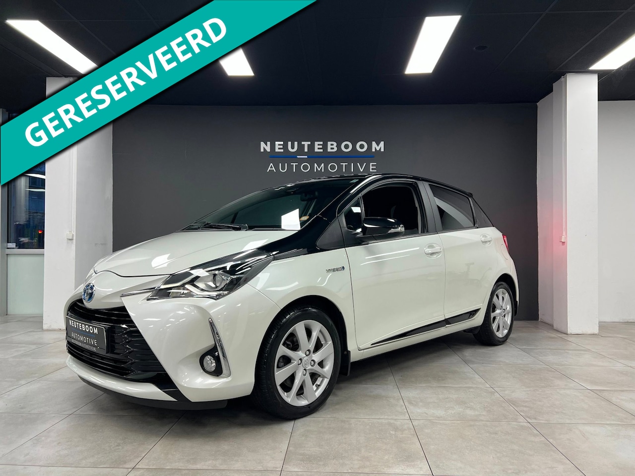 Toyota Yaris - 1.5 Hybrid Bi-Tone | Lane | Cam | Carplay | - AutoWereld.nl