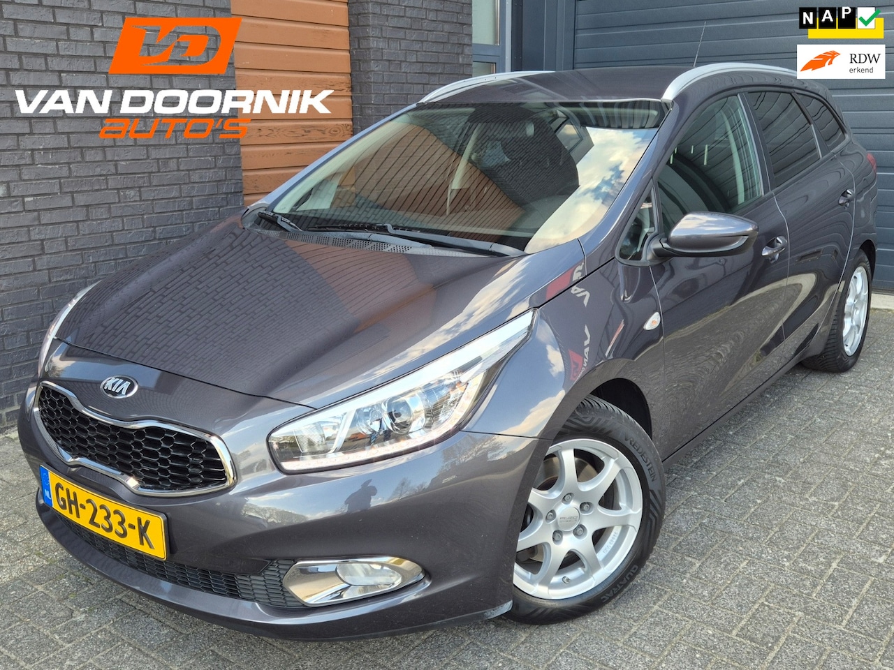 Kia Cee'd Sportswagon - 1.6 GDI ComfortLine Navigatie/Cruise Control/Parkeercamera - AutoWereld.nl