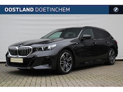 BMW 5-serie Touring - 530e M Sport Automaat / Panoramadak / Trekhaak / Achteruitrijcamera / M Sportonderstel / A