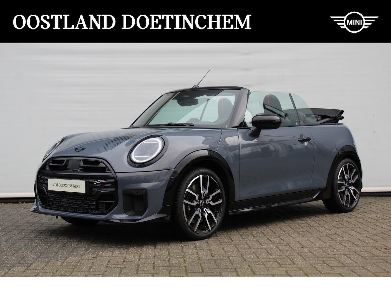 MINI Cabrio - Cooper C Automaat / John Cooper Works / Pakket M / 18" JCW Lap Spoke 2-tone - AutoWereld.nl