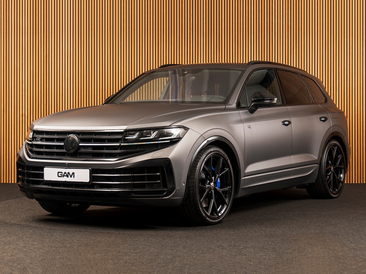 Volkswagen Touareg - 3.0 TSi eHybrid 4MOTION R LUCHTVERING | PANO | MASSAGE | DYNAUDIO | 22" - AutoWereld.nl