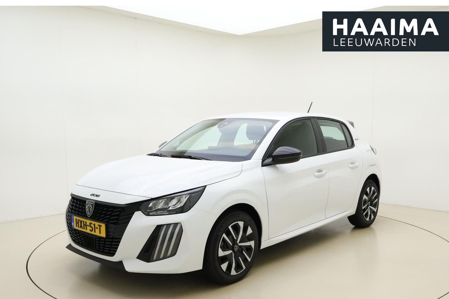 Peugeot 208 - 1.2 Hybrid e-DCS6 Style 110 PK | Automaat | Parkeersensor | Airco | Android auto / Apple C - AutoWereld.nl
