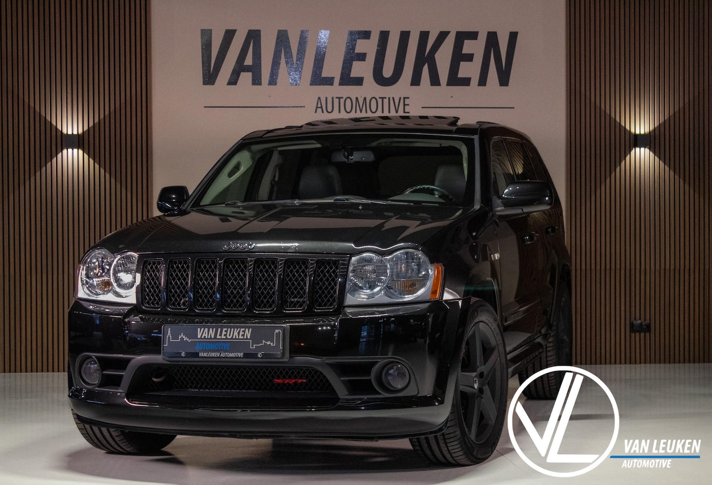 Jeep Grand Cherokee - 6.1 V8 Hemi SRT-8 3JR Fiscaal voordeel - AutoWereld.nl