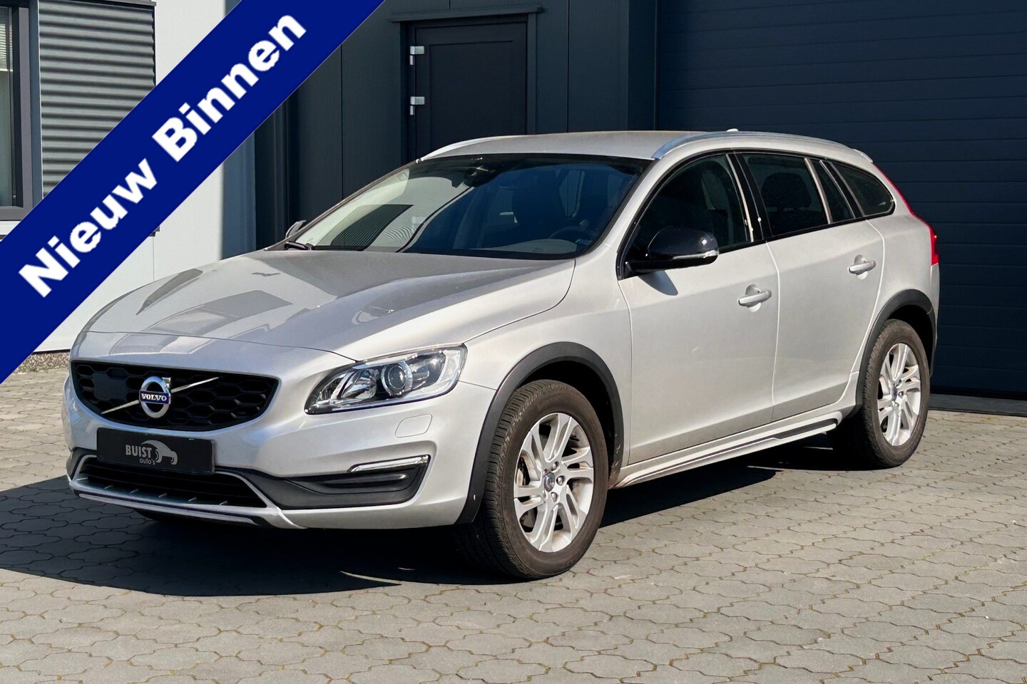 Volvo V60 Cross Country - 2.0 T5 245pk Momentum XENON STANDKACHEL 74983KM! 2e eig.! - AutoWereld.nl