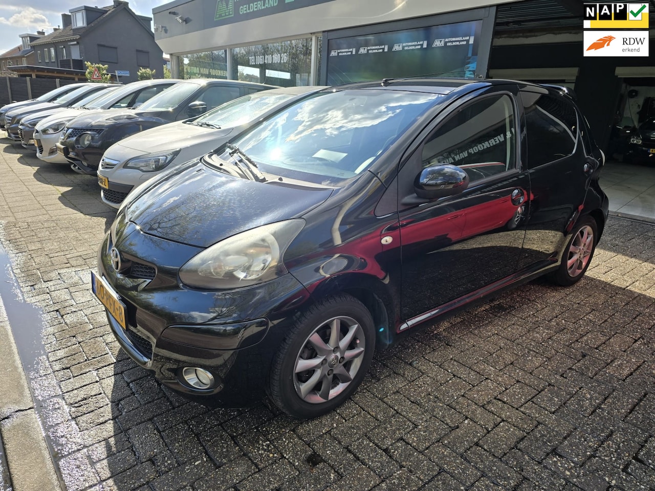 Toyota Aygo - 1.0-12V Dynamic Navigator | 2E EIGENAAR | 12MND GARANTIE | ANDROID | AIRCO | LMV | - AutoWereld.nl