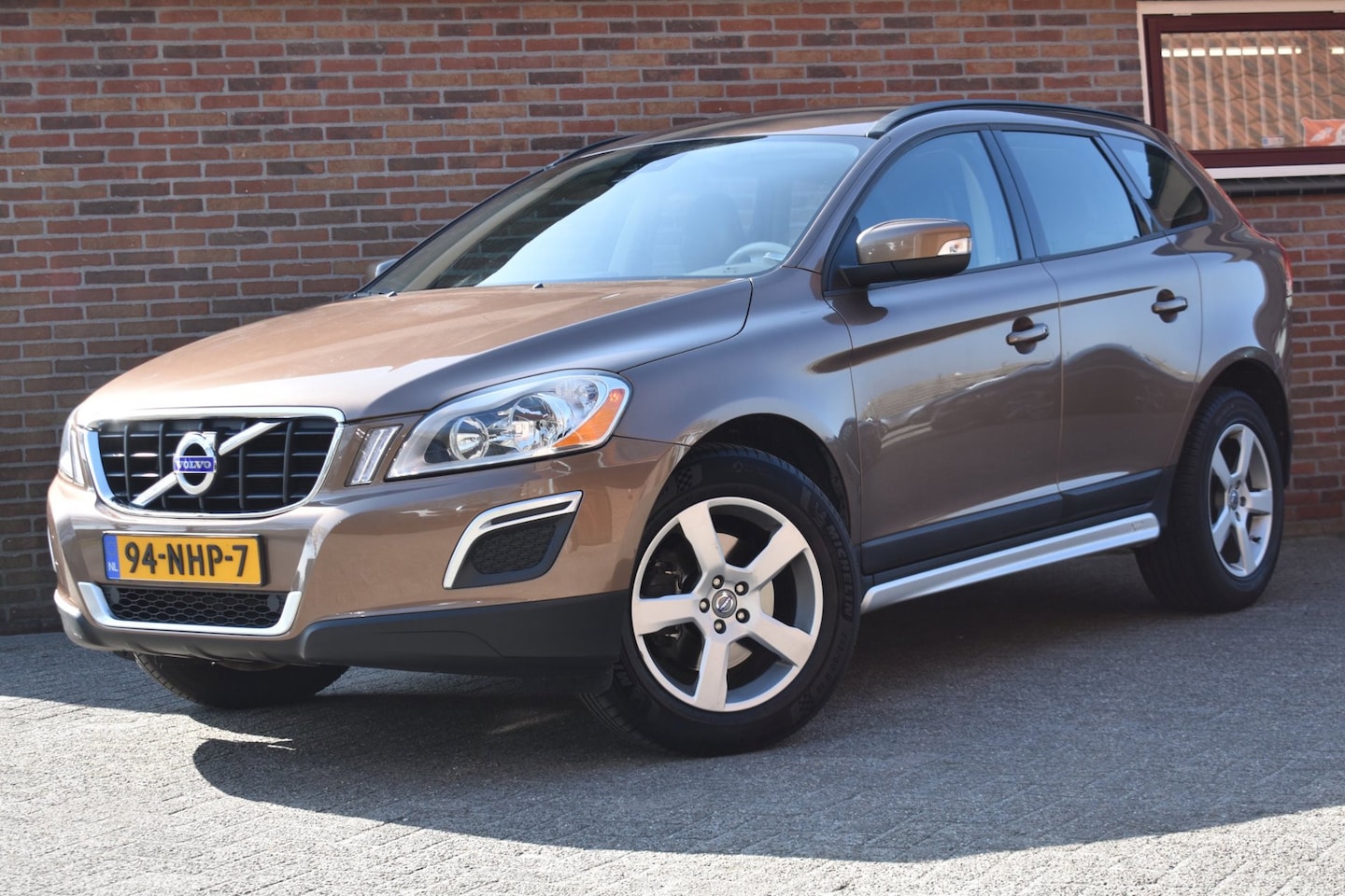 Volvo XC60 - 3.0 T6 AWD Kinetic '10 Leder Navi Clima Cruise inruil mogelijk - AutoWereld.nl