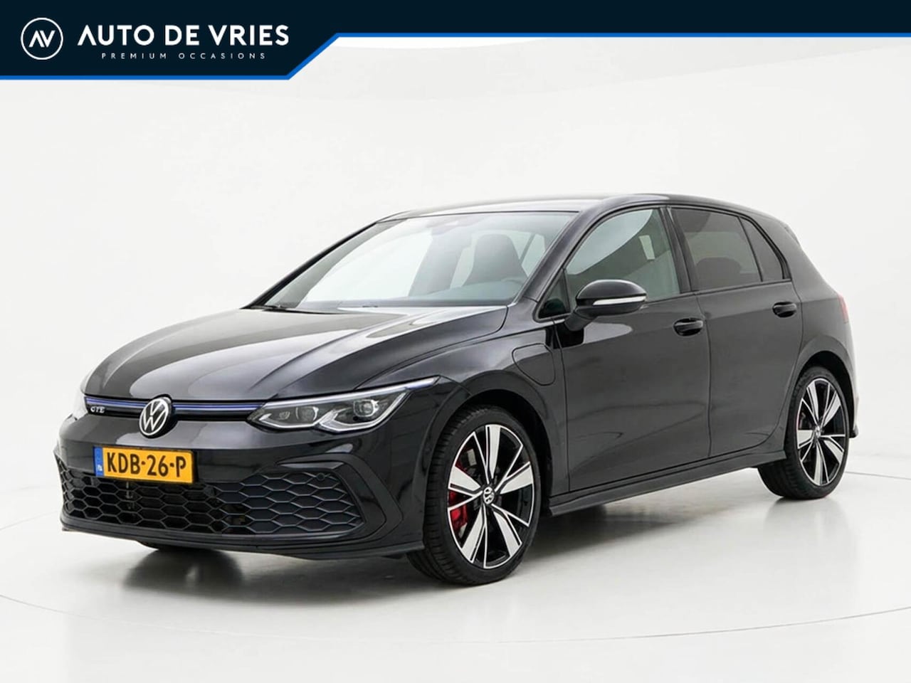 Volkswagen Golf - GTE 1.4 eHybrid 245pk | Navigatie | IQ light | 18 inch LMV | Trekhaak - AutoWereld.nl