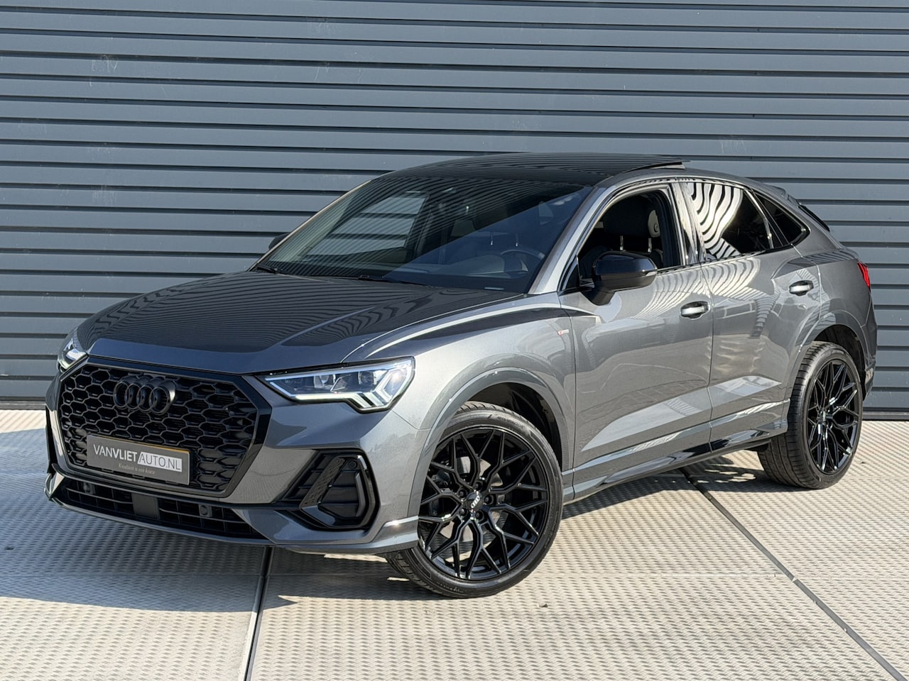 Audi Q3 Sportback - 35 TFSI S Edition PANO DAK 19 INCH - AutoWereld.nl