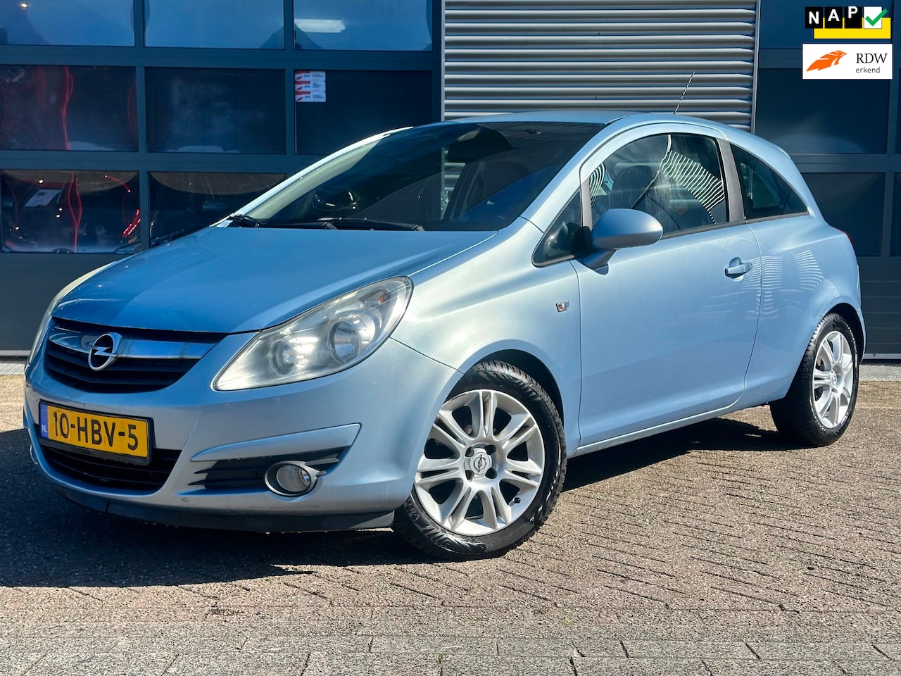 Opel Corsa - 1.4-16V Cosmo | Airco | Stoel / stuur verwarming | NAP - AutoWereld.nl