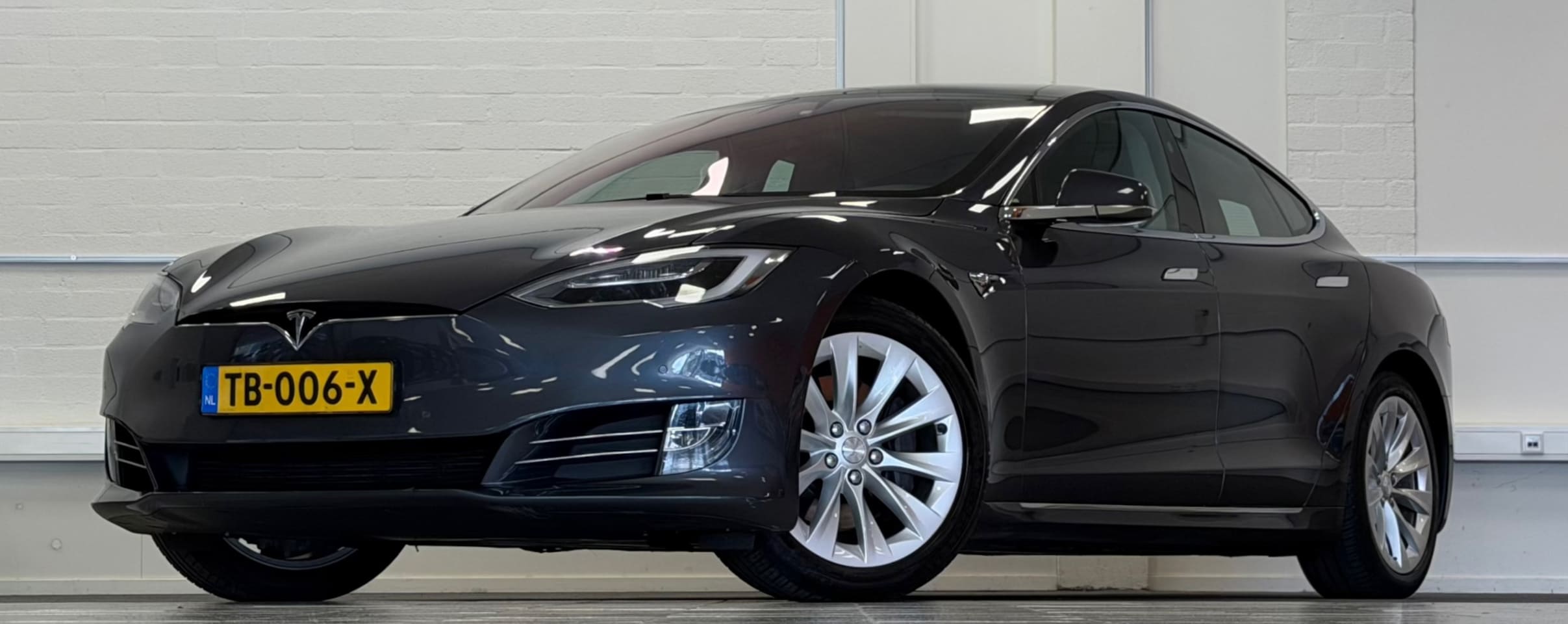 Tesla Model S - 75D SOH 89% 1e Eigenaar Trekhaak Autopilot Luchtvering Premium audio - AutoWereld.nl