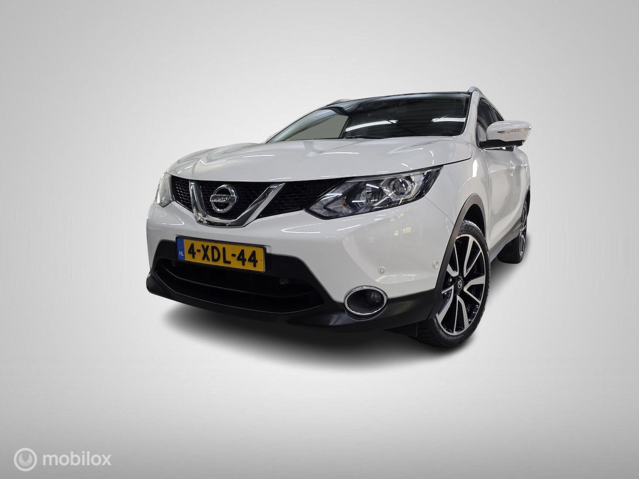 Nissan Qashqai - 1.2 Premier Edition/Pano/360'/Leder/Nap! - AutoWereld.nl