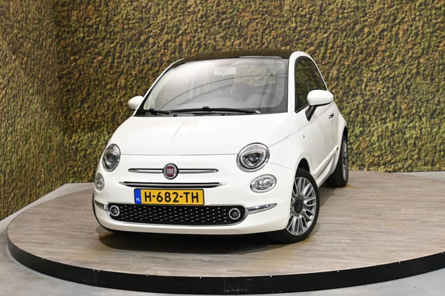 Fiat 500 - 1.2 Lounge | PDC | Airco | Panorama - AutoWereld.nl