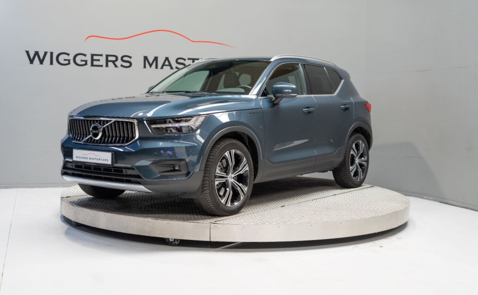 Volvo XC40 - T5 Hybride Plug-in Inscription 262 PK, Leder, Harman Kardon, Trekhaak, 19 Inch - AutoWereld.nl