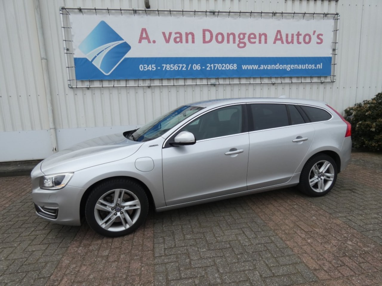 Volvo V60 - 2.4 D6 AWD Plug-In Hybrid Summum 2.4 D6 AWD PLUG-IN HYBRID SUMMUM,Leer,Camera,Trhaak - AutoWereld.nl