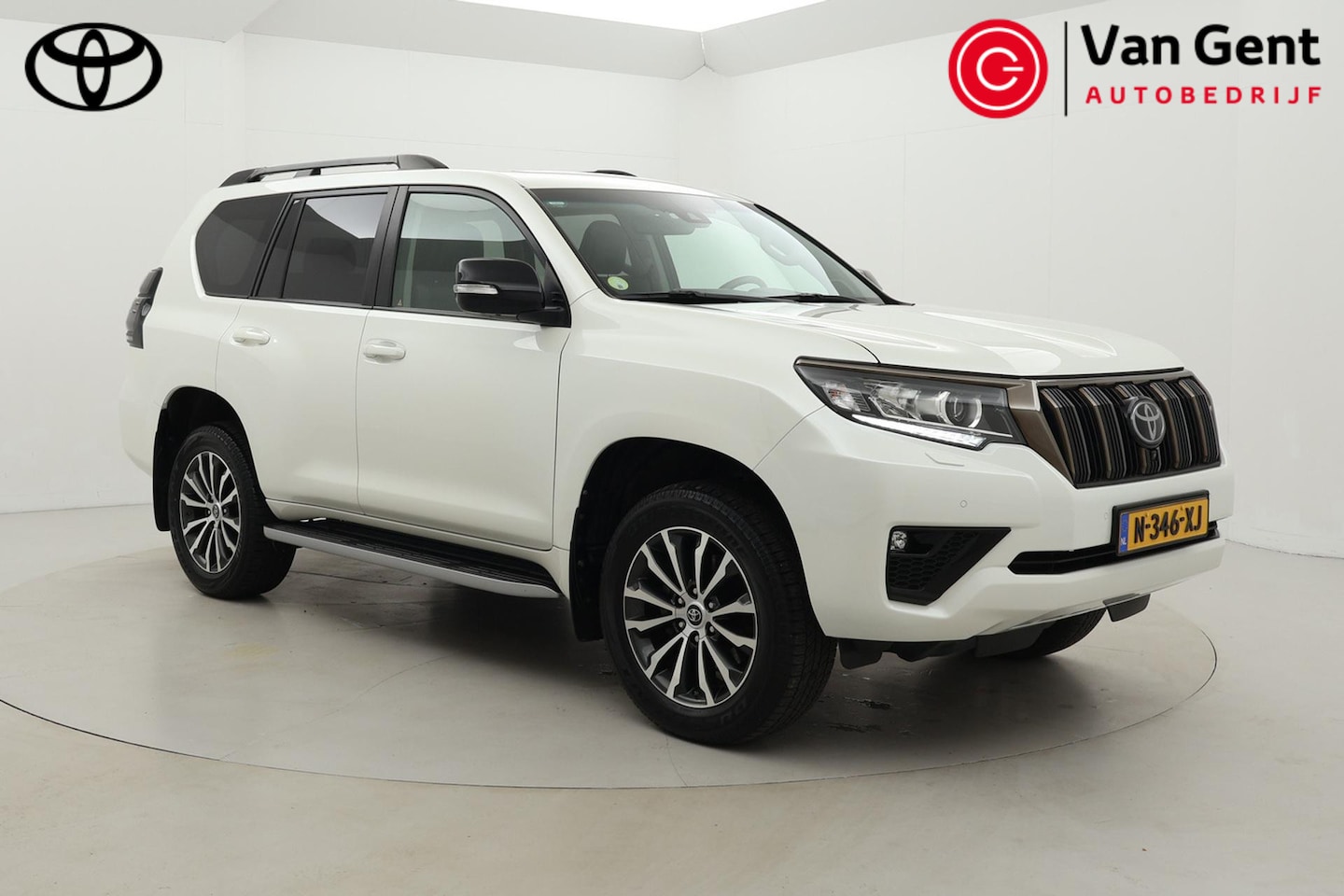 Toyota Land Cruiser - 2.8 D-4D Executive | Black Pack | Trekhaak | Panoramadak | Standkachel | Luchtvering | Nav - AutoWereld.nl