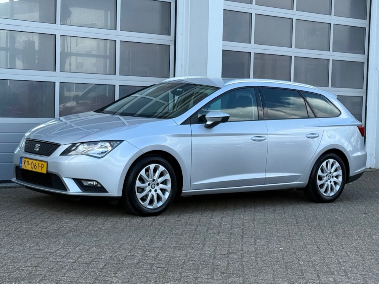 SEAT Leon - 1.0 TSI 116PK Style Connect Navi Clima Cruise Pdc Keurige auto! - AutoWereld.nl
