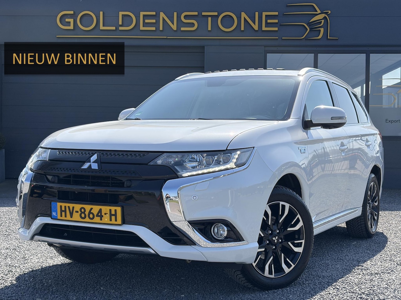 Mitsubishi Outlander - 2.0 PHEV instyle+ Camera 360°,Pano,Trekhaak,Dealer Onderhouden,Keyless,Leder,Stuurverw,Sto - AutoWereld.nl