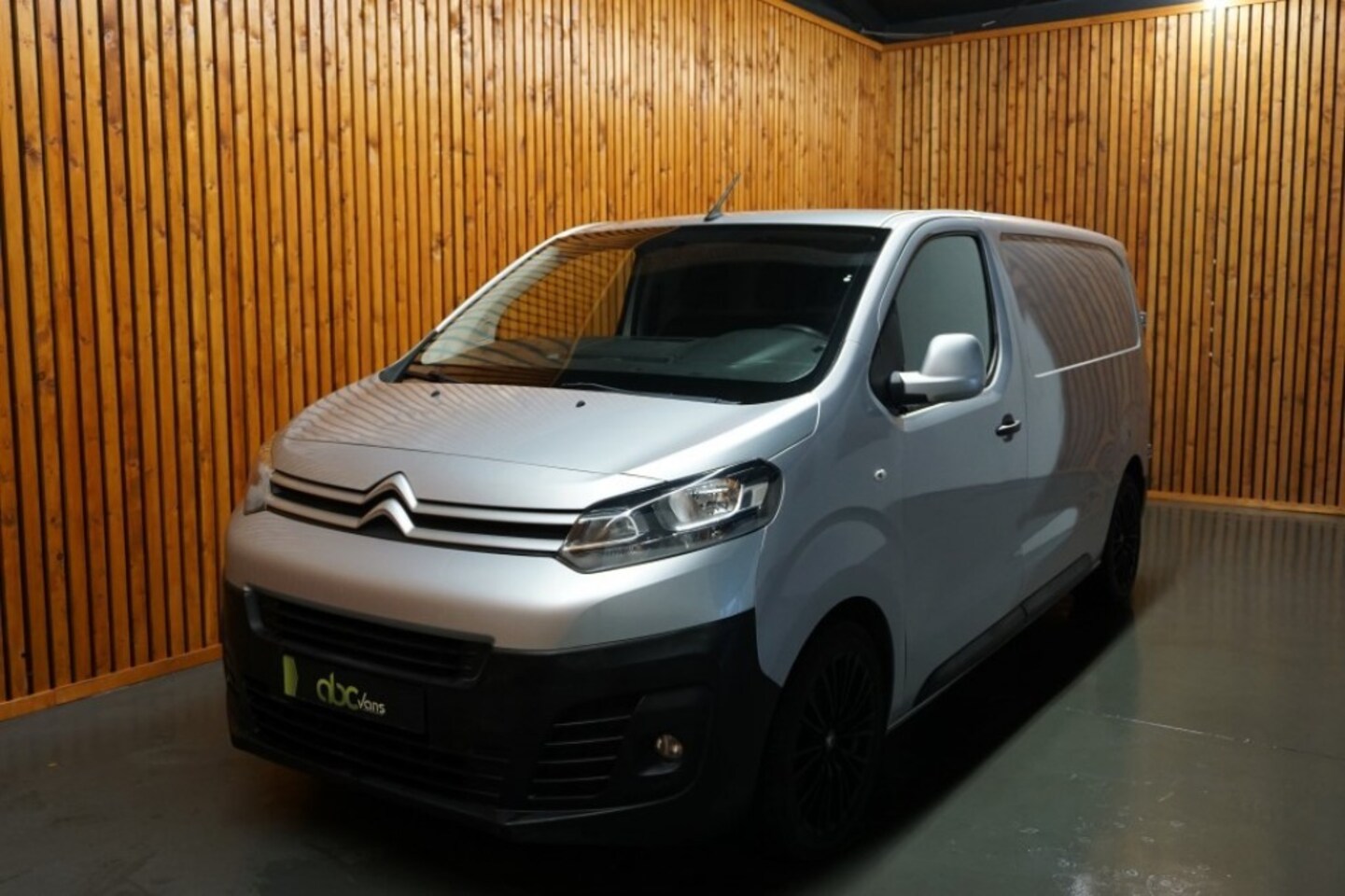 Citroën Jumpy - 1.6 BlueHDI COMFORT M SenS AUTOMAAT 3 PERSOONS AC - AutoWereld.nl