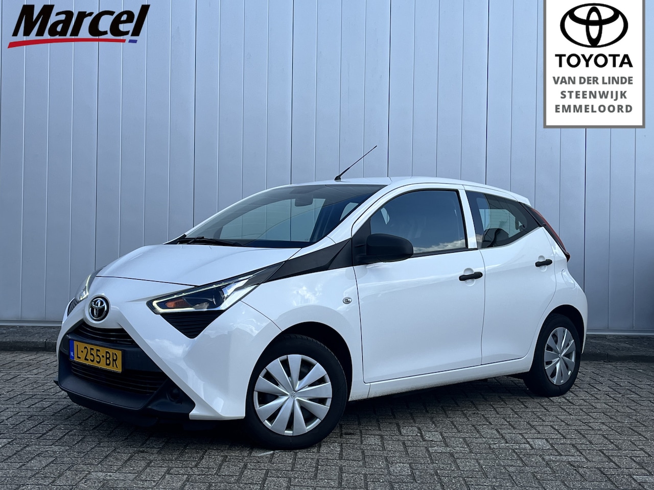 Toyota Aygo - 1.0 VVT-i X-Fun NL Auto Airco Bluetooth - AutoWereld.nl