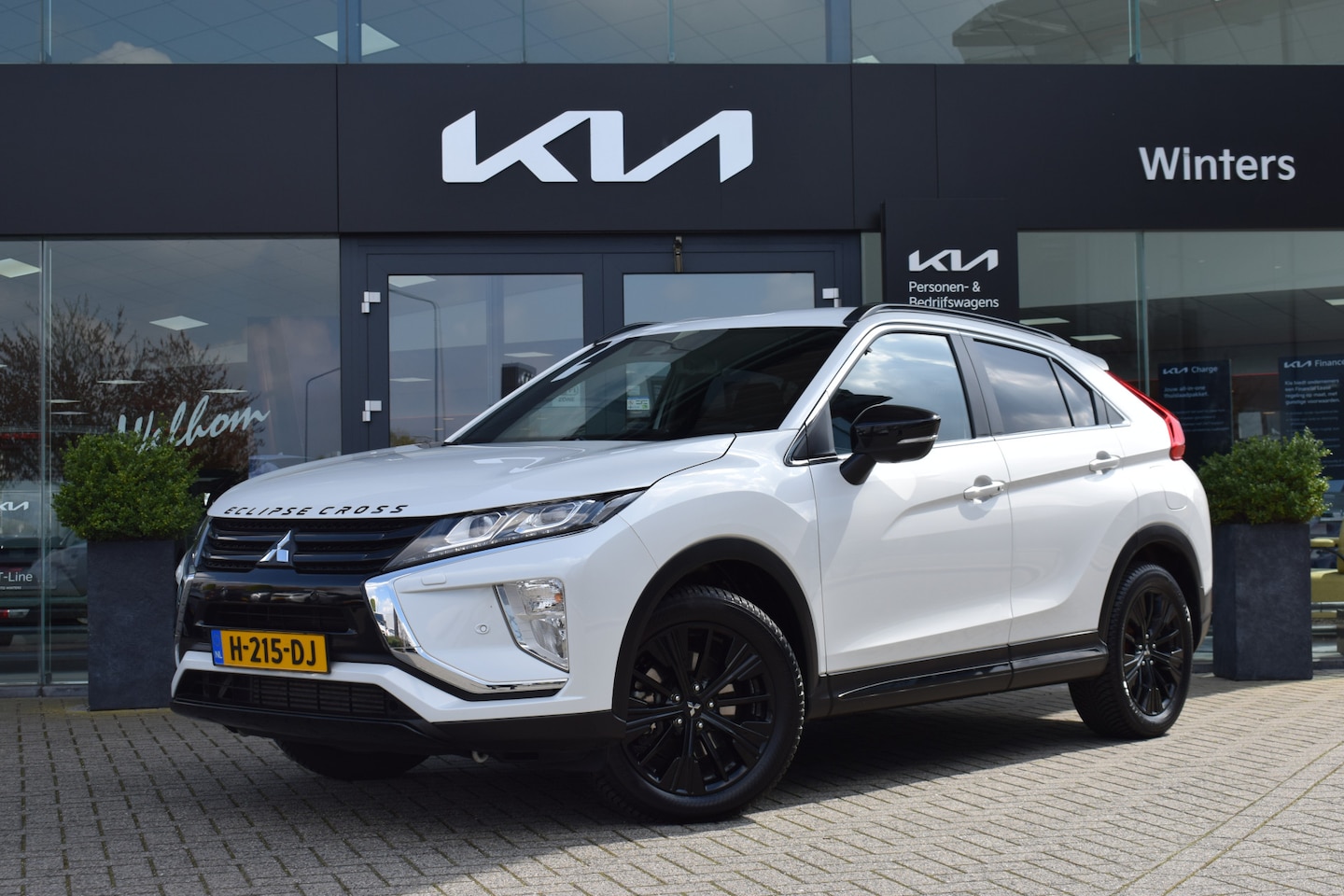 Mitsubishi Eclipse Cross - 1.5 DI-T Black Edition | Trekhaak | Automaat | Stuur + Stoelverwarming | Camera | Sensoren - AutoWereld.nl