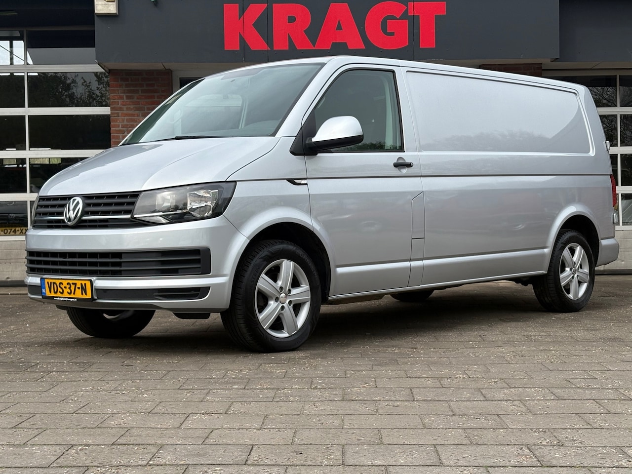 Volkswagen Transporter - 2.0 TDI L2H1 Comfortline|airco|cruise|trekhaak|bluetooth|lichtmetalen velgen|EURO6 - AutoWereld.nl